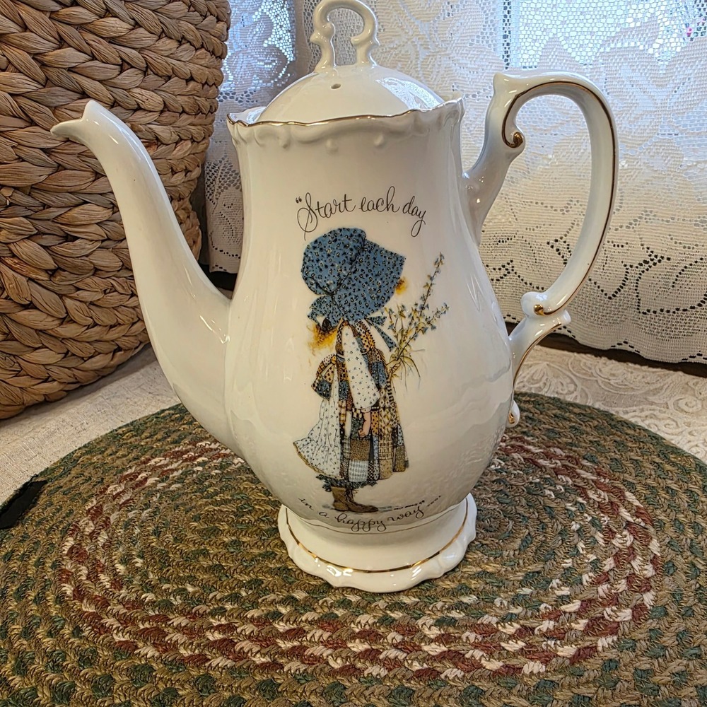 Vintage Holly Hobbie Teapot 9", "Start Each Day In A Happy Way" White 1973 - Picture 1 of 9